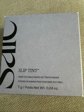 NIB Saie Slip Tint undetectable Baked Setting Powder Translucent Powder
